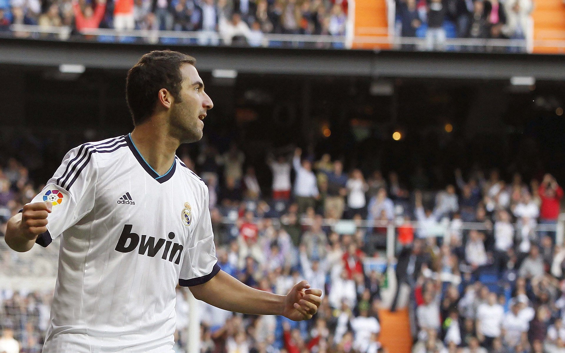 利物浦连续七场保持不败，积分排名稳中有升，利物浦联赛冠军积分